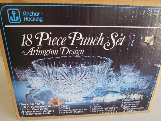 Anchor Hocking 18 piece punch set