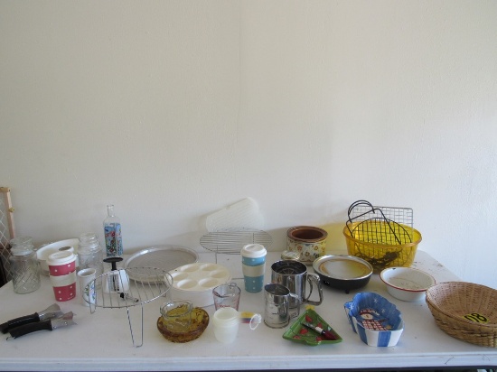 Box of misc kitchen items