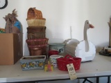 Lot of plant pots & baskets