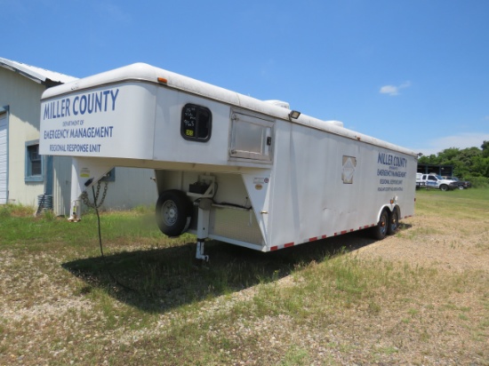 2003 CM Enclosed trailer