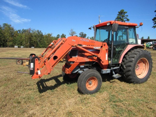 Kubota M8200 tractor w/LA1251 loader
