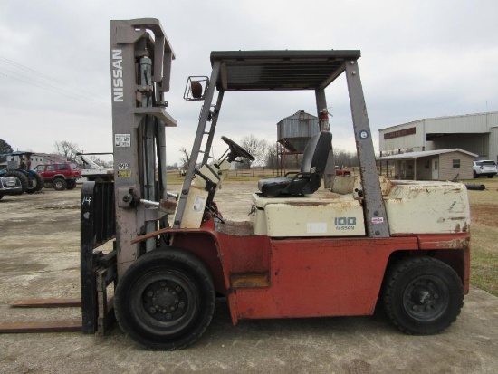 Nissan 100 Forklift 15,200 lbs