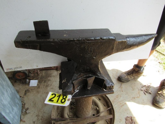 Anvil on stand with tools, wrought iron Arm & Hammer, Bed 15.5x4