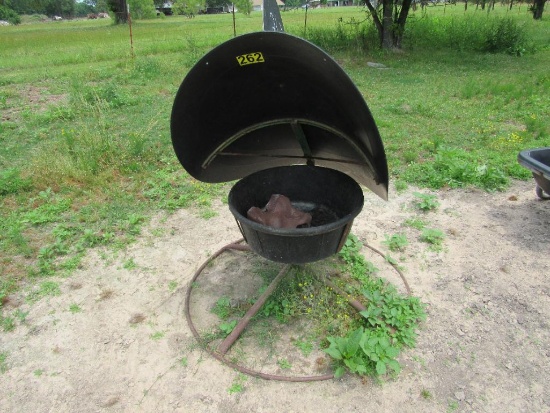 Mineral feeder