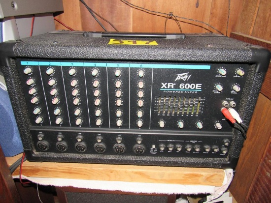 Peavy XR600E powered mixer with 6 inputs (2) peavey 112DL speakers with cables and microphone