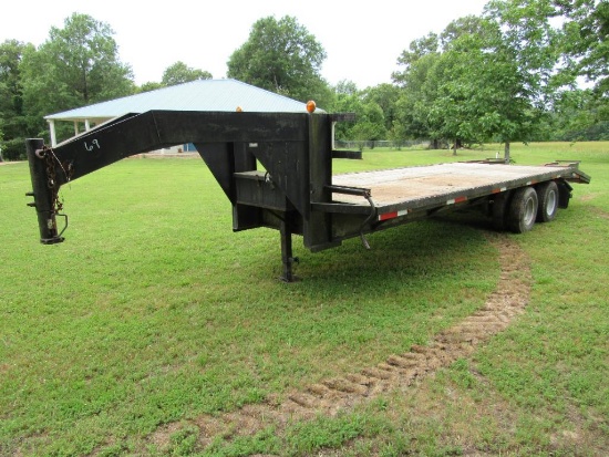 20' GN Trailer w/5' dovetail and folding ramps. Dual tandem. SALES WITH BILL OF SALE ONLY!