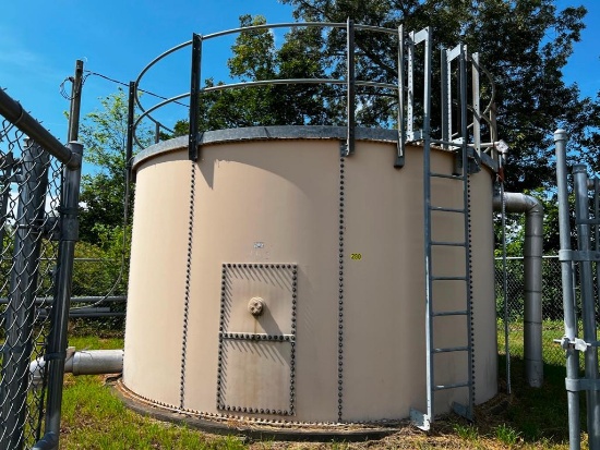 Water storage tank - BUYER IS RESPONSIBLE FOR REMOVAL AND LOADING