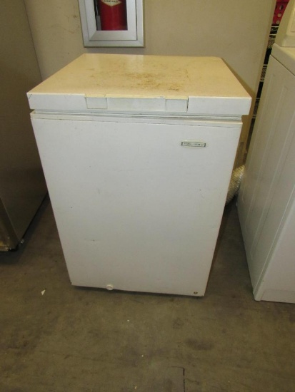 Hoiday chest freezer mdl LCH050PW