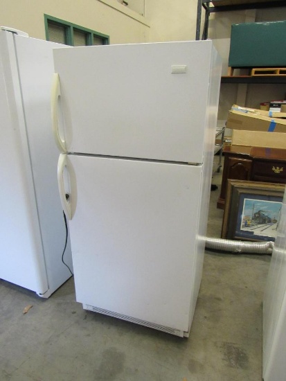 Crosley refrigerator / freezer Frost free, with ice maker. 64 1/2" x 29" x 28" 28 1/8" deep