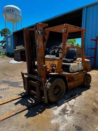 Toyota D20 diesel forklift, 4282 hours showing Slave cylinder is weak, date plate is missing