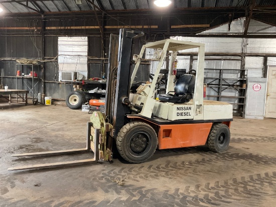 Nissan forklift Model variation EGH02A30V.  3264 hours showing, diesel