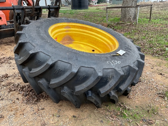 (4) FarmPro II Alliance 520/85R38 tire and rim