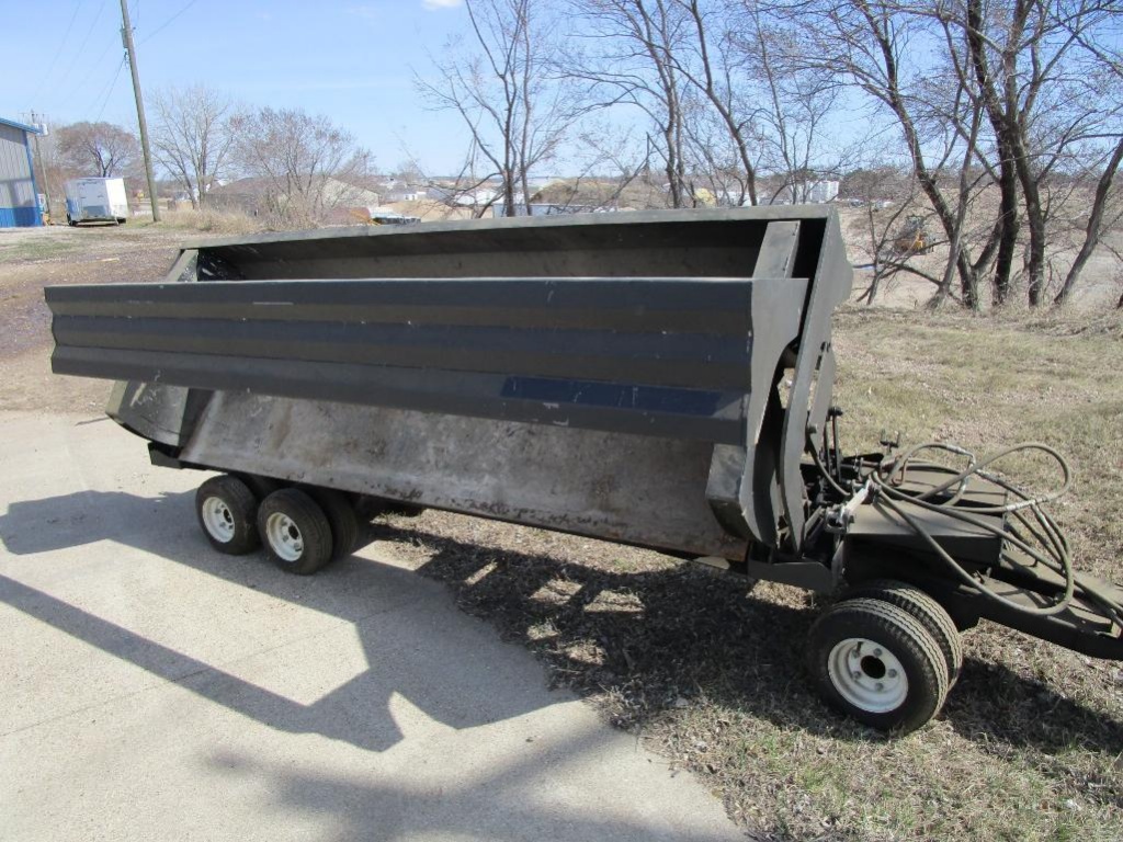 Hydraulic ¼ scale prototype side dump material trailer