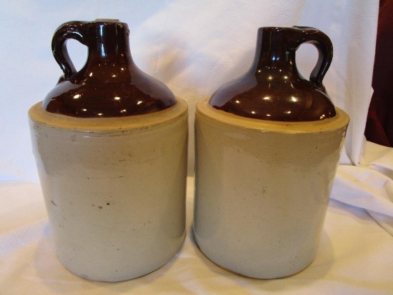 Set of 2 brown top shoulder jugs