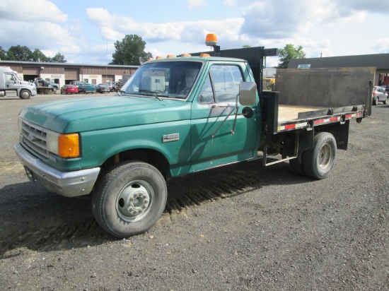 1990 Ford F-Super Duty Flatbed Truck