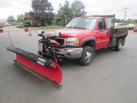 2004 GMC 3500 S/A Flatbed Truck