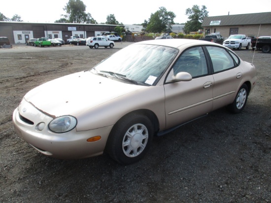 1997 Ford Taurus GL 4 Door Sedan