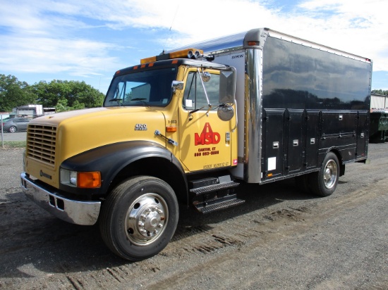 2000 International 4700 S/A Enclosed Utility Truck
