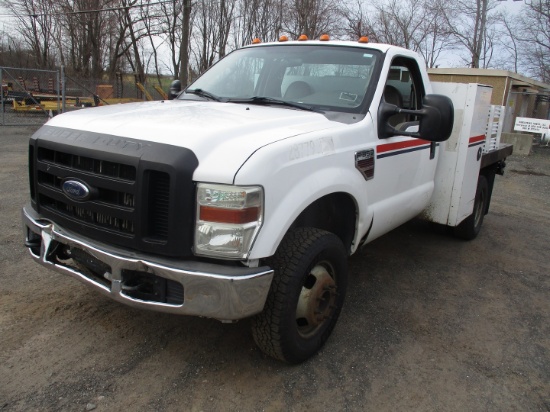2008 Ford F-350 XL Flatbed Truck