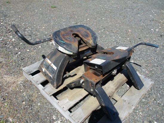 (2) Fifth Wheel Trailer Hitches