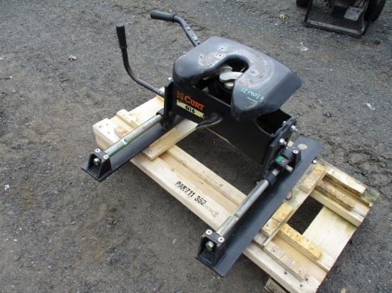 Curt Q16 Gooseneck Trailer Hitch