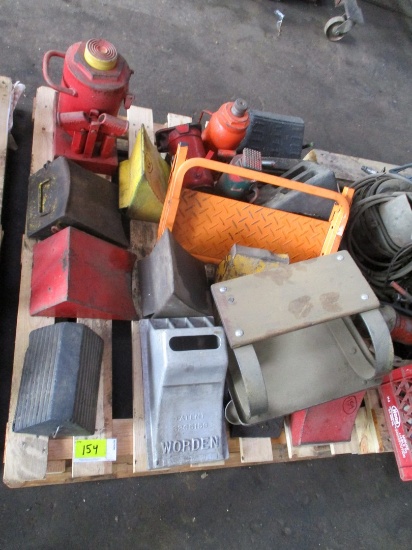 Quantity of Bottle Jacks, Chock Blocks