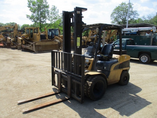 Caterpillar P7000 Forklift