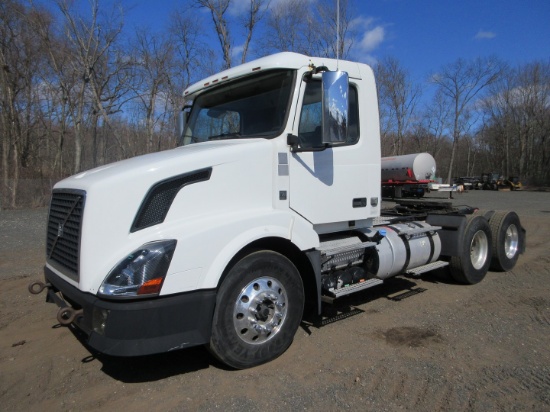 2013 Volvo VNL64300 T/A Tractor