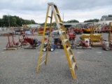 WERNER 8' FIBERGLASS STEPLADDER