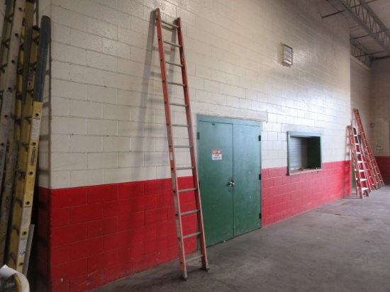 LOUISVILLE 12' FIBERGLASS LADDER
