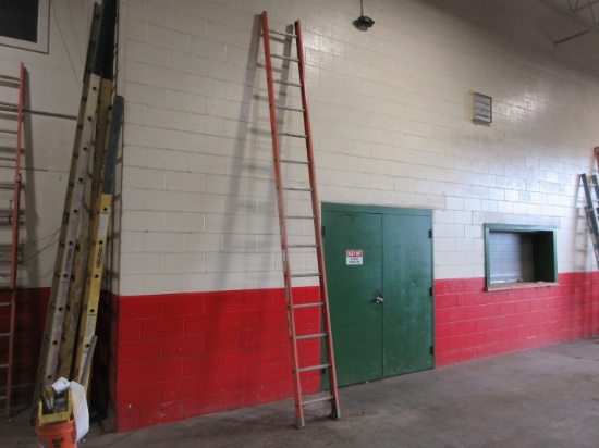 WERNER 14' FIBERGLASS LADDER