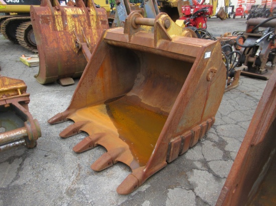 CF 64" BUCKET WITH TEETH