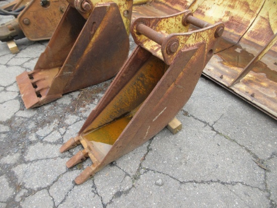 12" BACKHOE BUCKET WITH TEETH