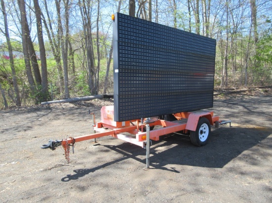 2012 AMERICAN SIGNAL TOW BEHIND MESSAGE BOARD