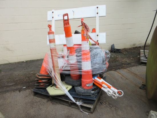QUANTITY OF ASSORTED TRAFFIC CONES
