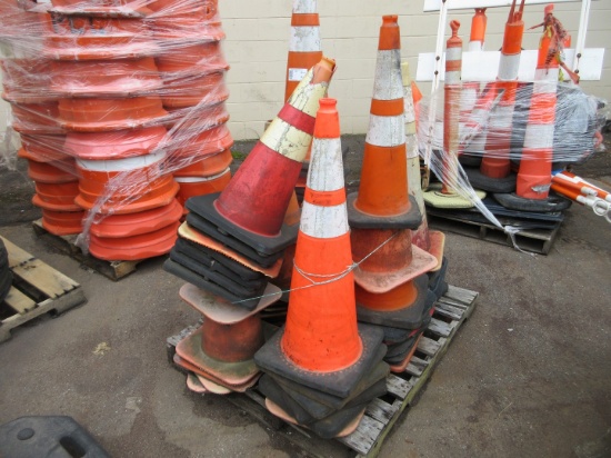 QUANTITY OF ASSORTED TRAFFIC CONES