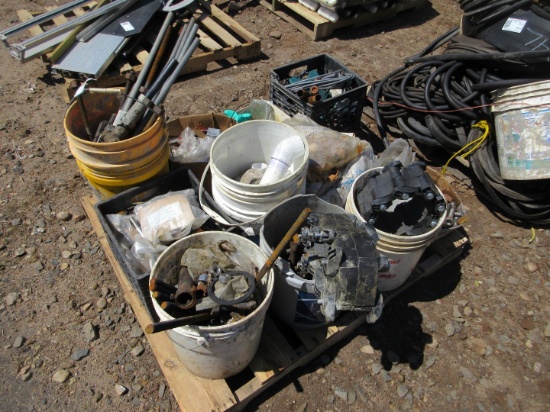QUANTITY OF ASSORTED HARDWARE AND FITTINGS