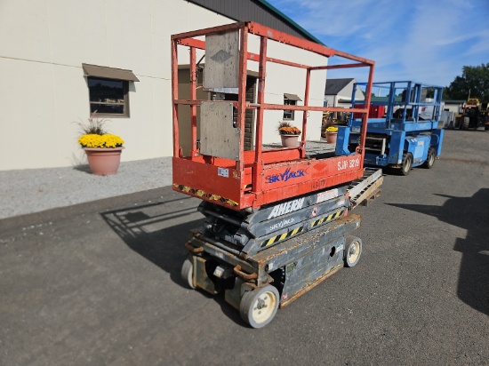 SKYJACK 3219 ELECTRIC SCISSOR LIFT