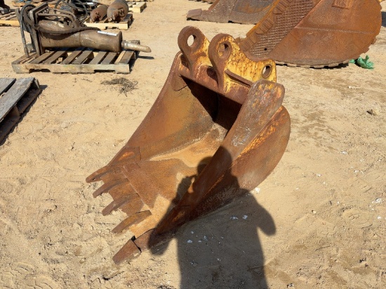 JOHN DEERE 24" BUCKET WITH TEETH