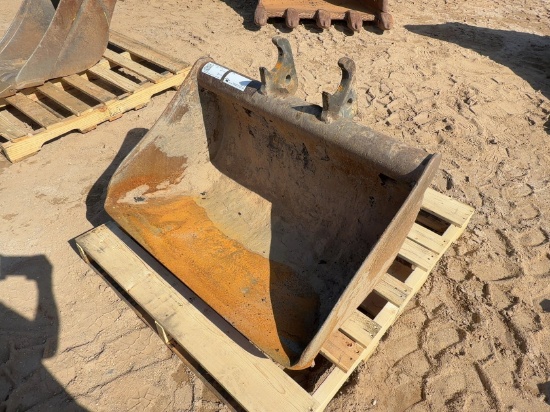 John Deere 36" Cleanup Bucket