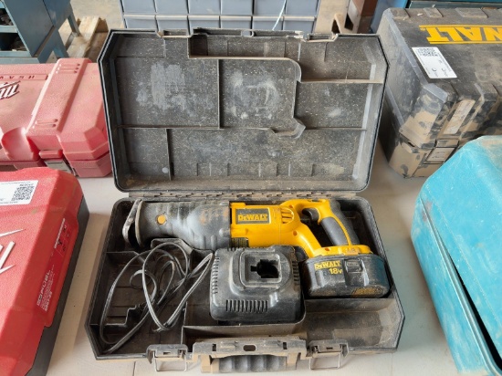 DEWALT ELECTRIC SAW