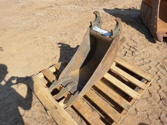 John Deere 12" Bucket With Teeth