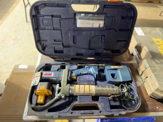 LINCOLN BATTERY POWERED GREASE GUN