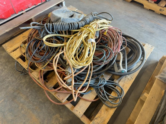 QUANTITY OF ASSORTED ELECTRICAL CORDS