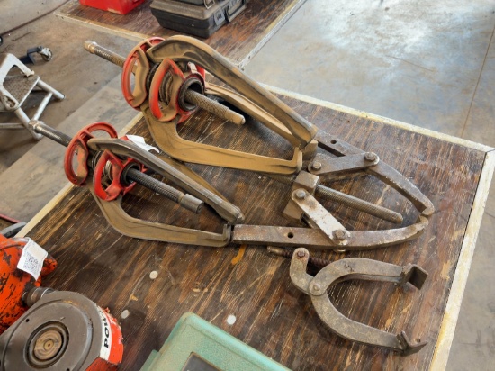 (4) Pullers