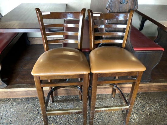 2 bar stools