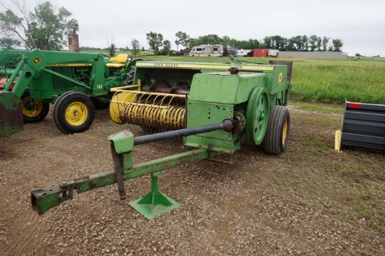 John Deere 336 Square Bailer