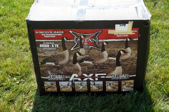 1 Box of 6 Avian X Full Body Goose Decoys