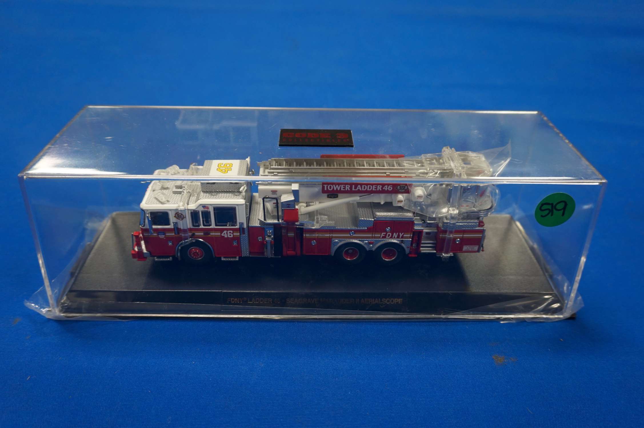 CODE 3 FDNY Seagrave Rear Mount Ladder 24 EUR 100,00 - DE