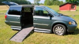 2007 Chrysler Town & Country Touring Package, Braun Entervan Conversion